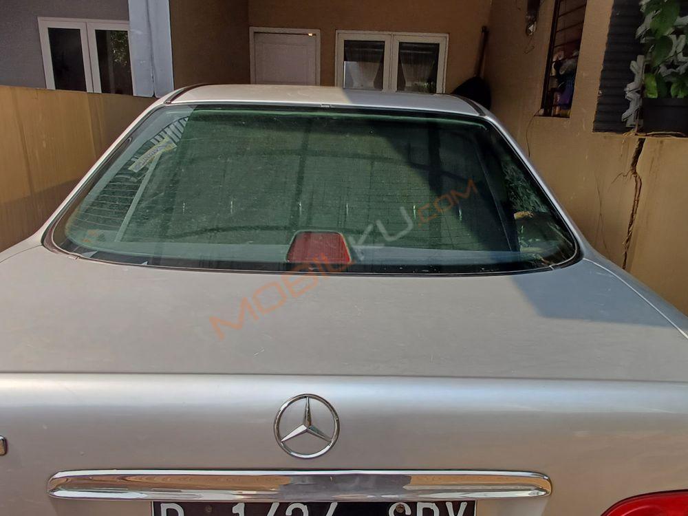Mobil Mercedes-Benz E-Class 1997