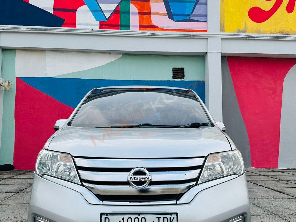 Mobil Nissan Serena 2013