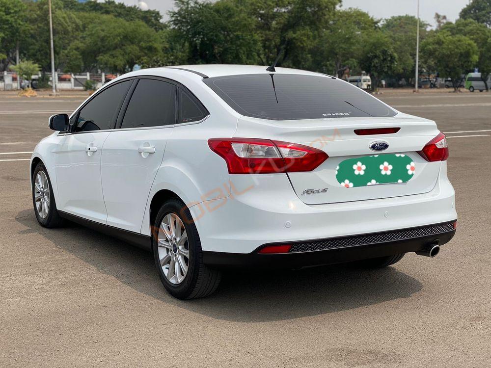 Mobil Ford Focus 2013