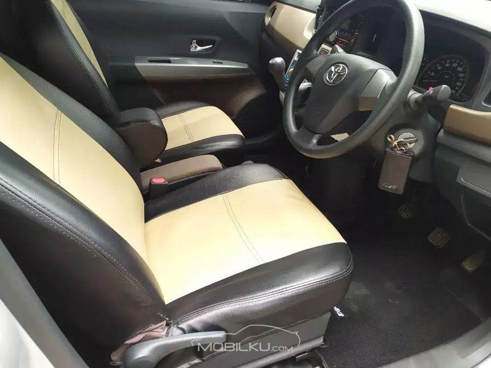 Mobil Toyota Calya 2018