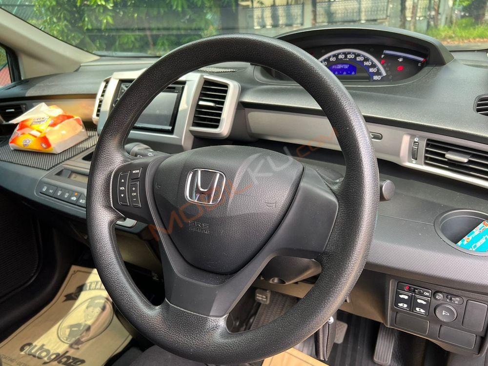 Mobil Honda Freed 2014