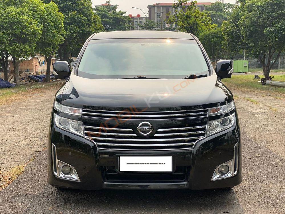 Mobil Nissan Elgrand 2014