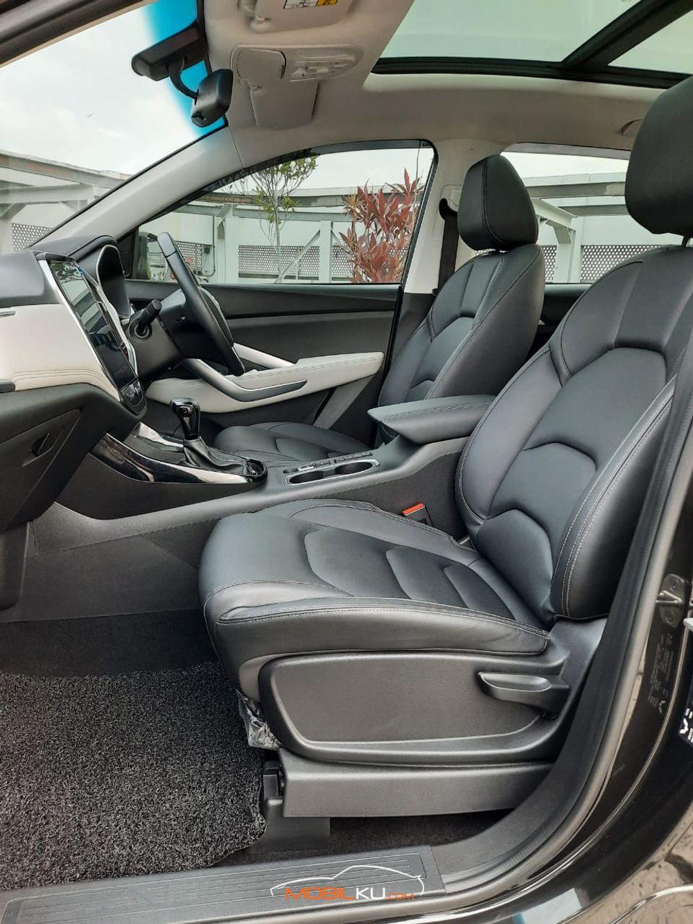 Mobil Wuling Almaz 2019