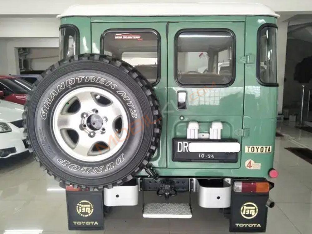 Mobil Toyota Land Cruiser 1995