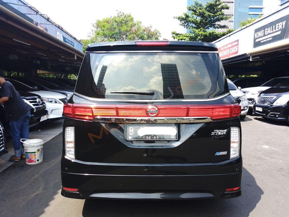 Mobil Nissan Elgrand 2013