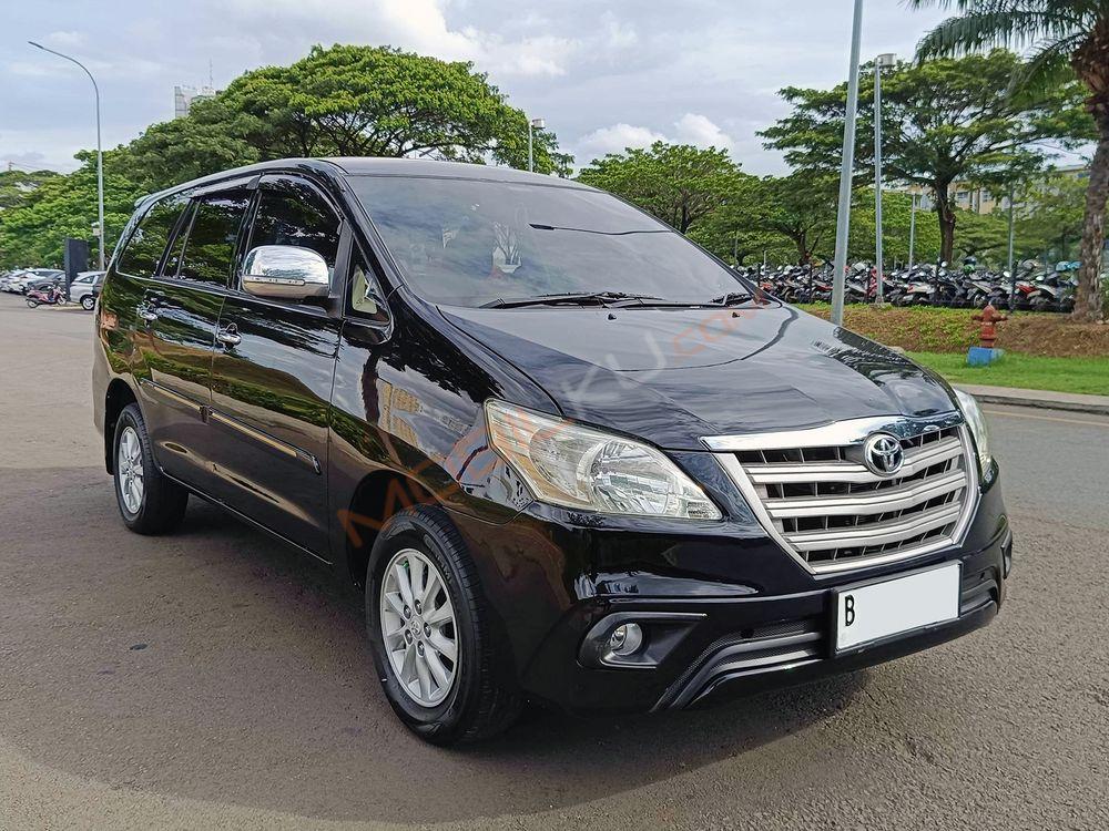 Mobil Toyota Kijang Innova 2014