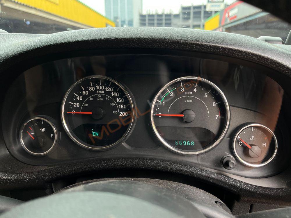 Mobil Jeep Wrangler 2014