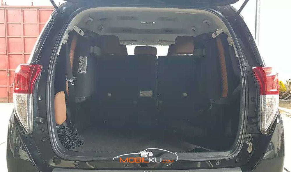 Mobil Toyota Kijang Innova 2018