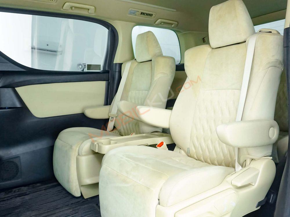 Mobil Toyota Alphard 2018