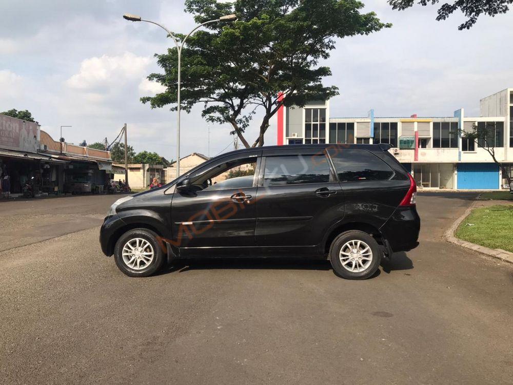 Mobil Daihatsu Xenia 2015