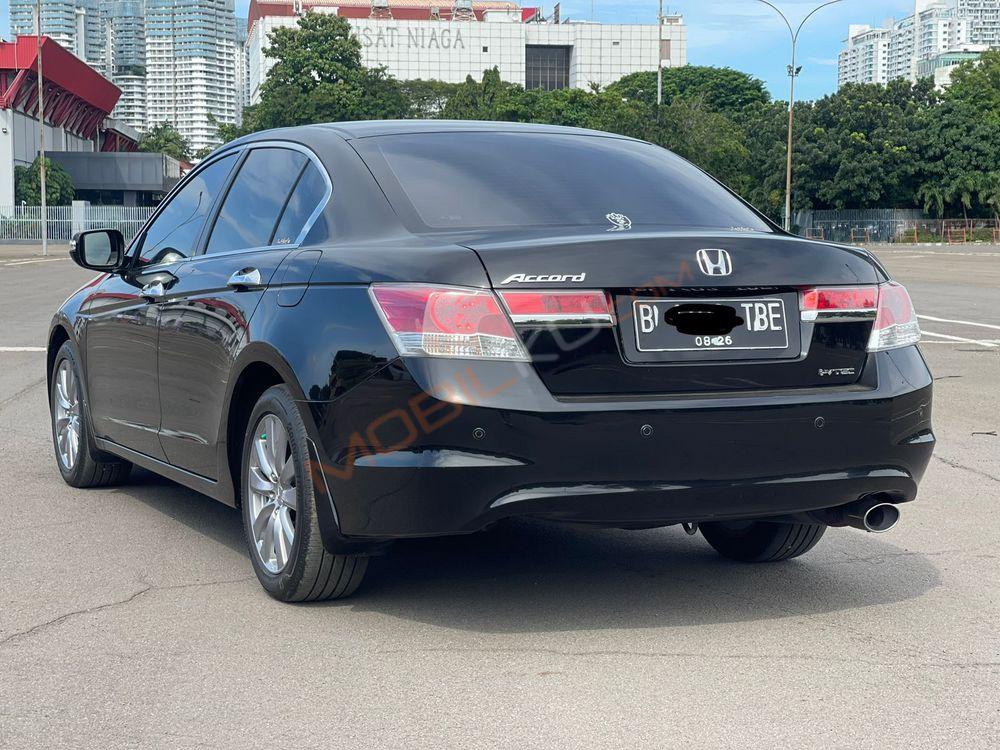 Mobil Honda Accord 2011