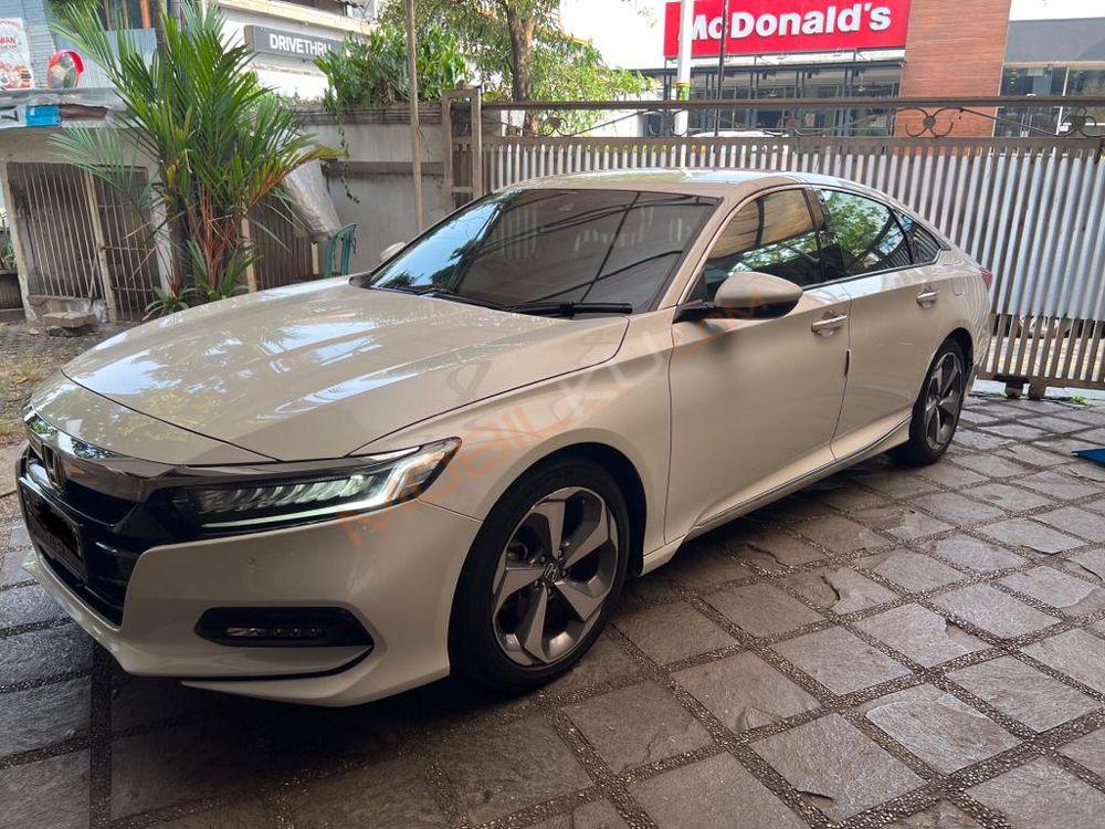 Mobil Honda Accord 2019