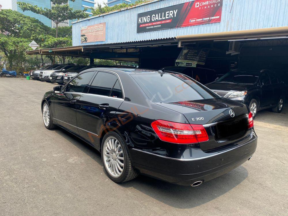 Mobil Mercedes-Benz E-Class 2011
