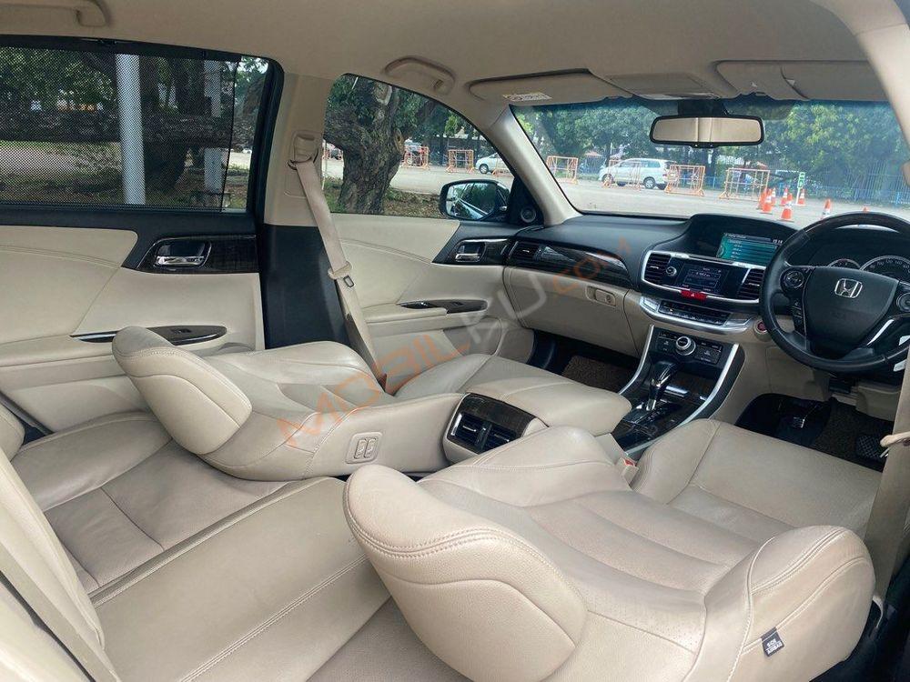 Mobil Honda Accord 2013