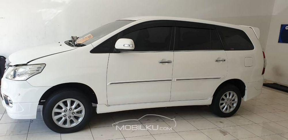Mobil Toyota Kijang Innova 2014