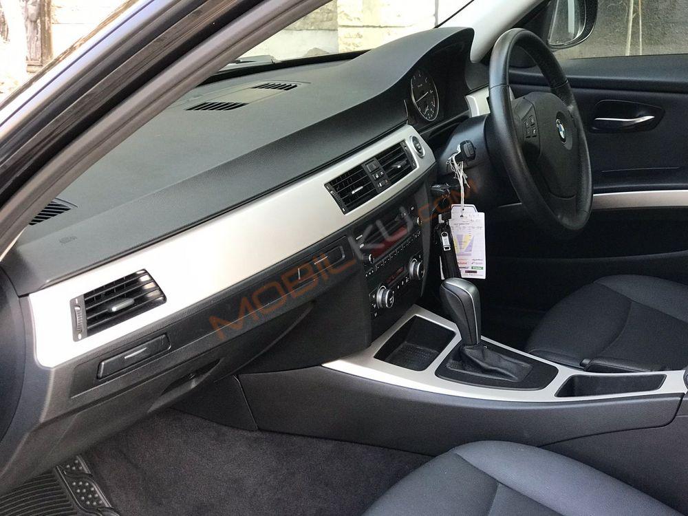 Mobil BMW 3 Series 2010