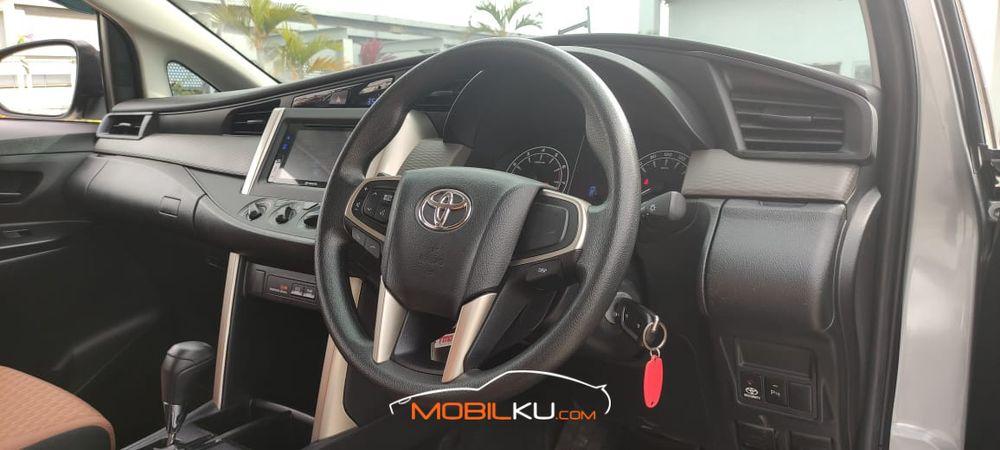 Mobil Toyota Kijang Innova 2020