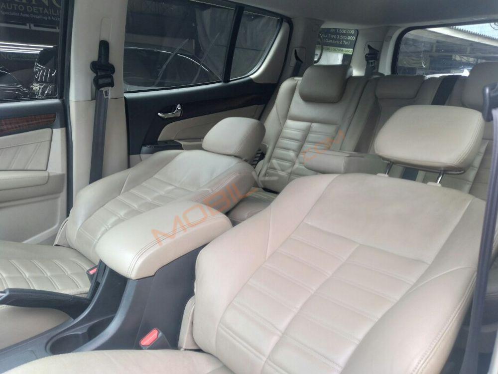 Mobil Isuzu MU-X 2017