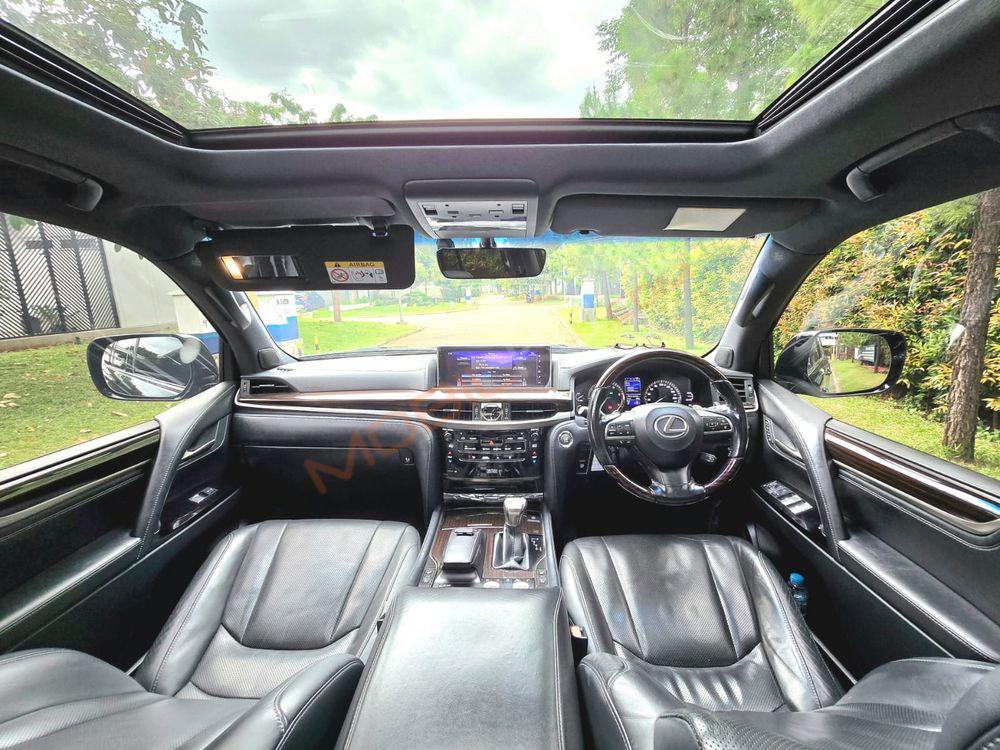 Mobil Lexus LX 2018