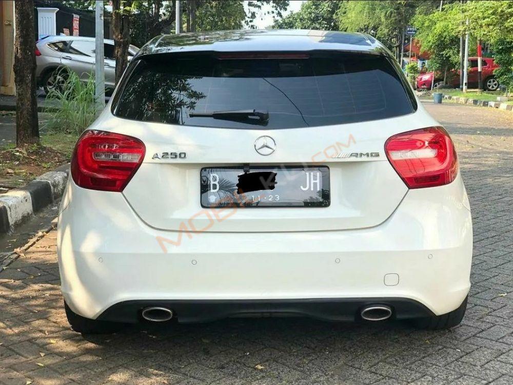 Mobil Mercedes-Benz A-Class 2013