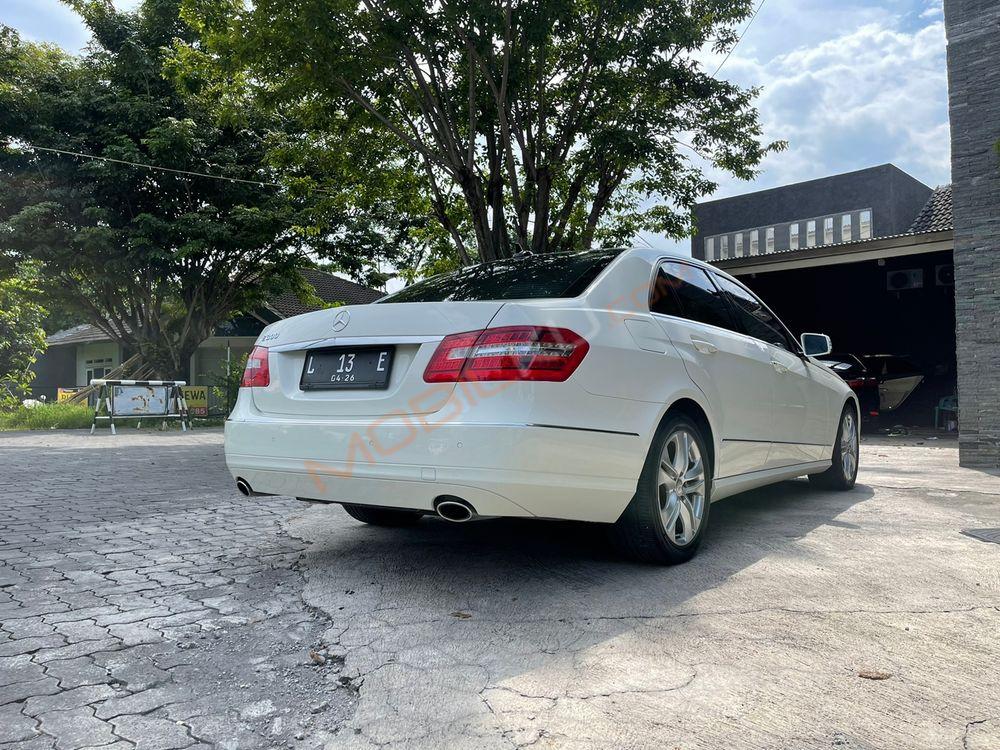 Mobil Mercedes-Benz E-Class 2011