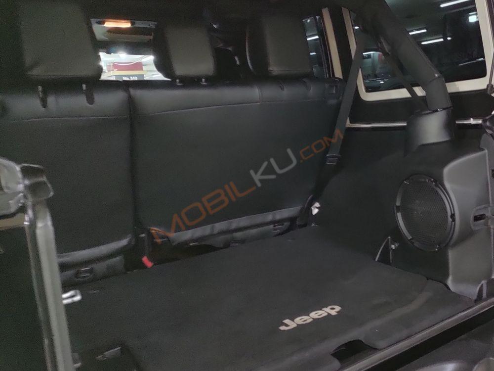 Mobil Jeep Wrangler 2013