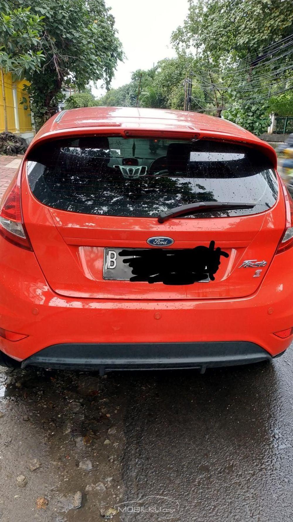 Mobil Ford Fiesta 2012