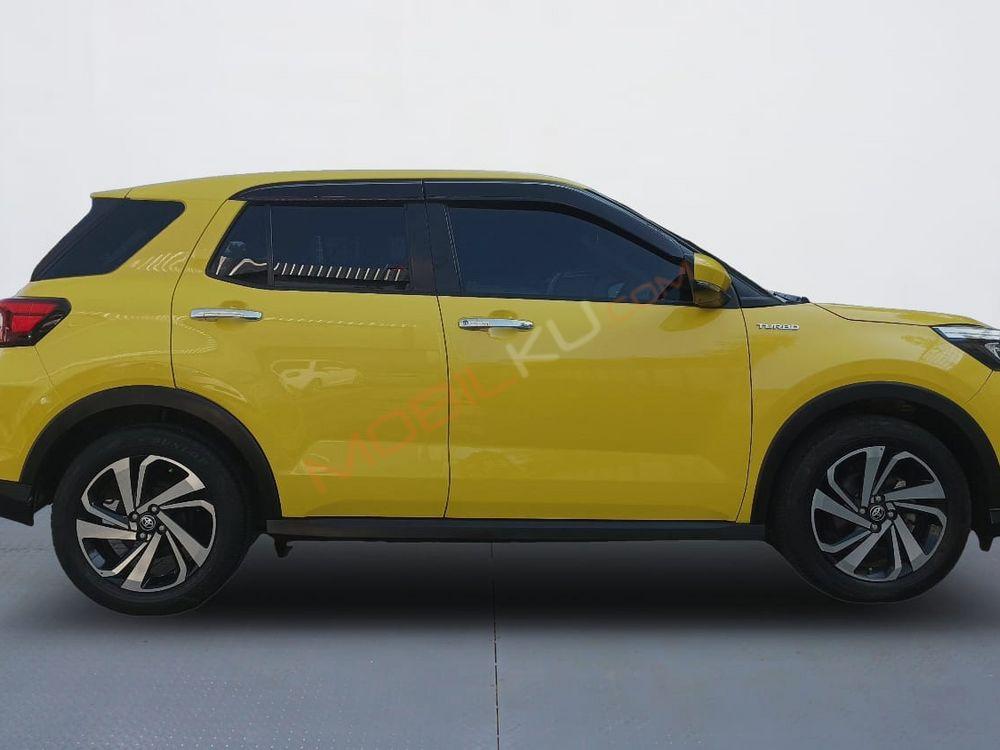 Mobil Toyota Raize 2021