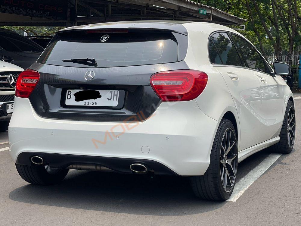 Mobil Mercedes-Benz A-Class 2013