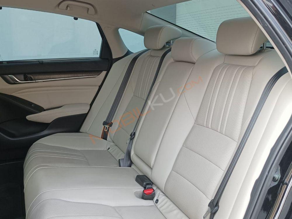 Mobil Honda Accord 2020