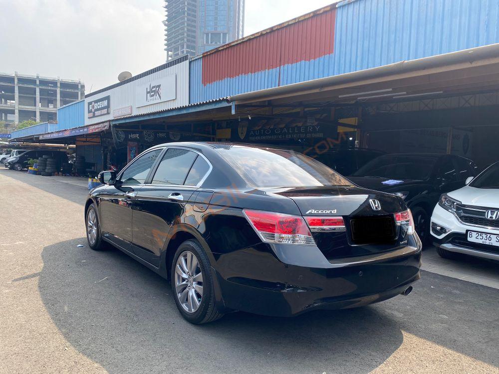 Mobil Honda Accord 2011