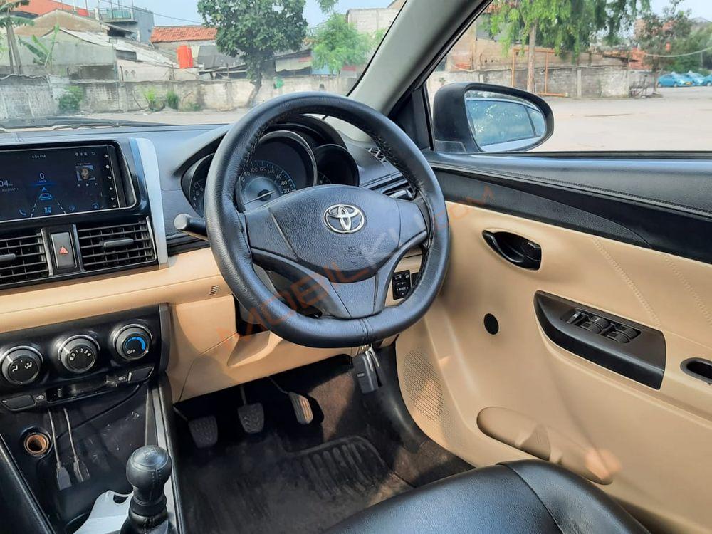 Mobil Toyota Limo 2014