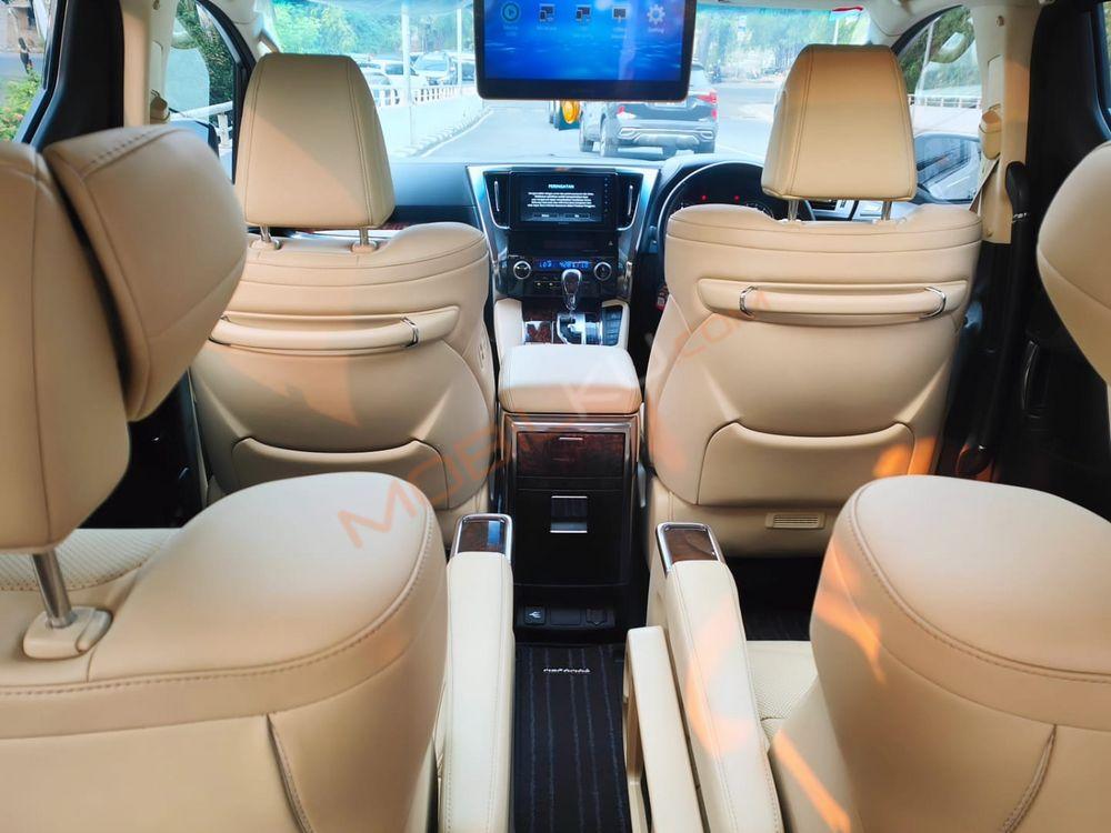 Mobil Toyota Alphard 2022