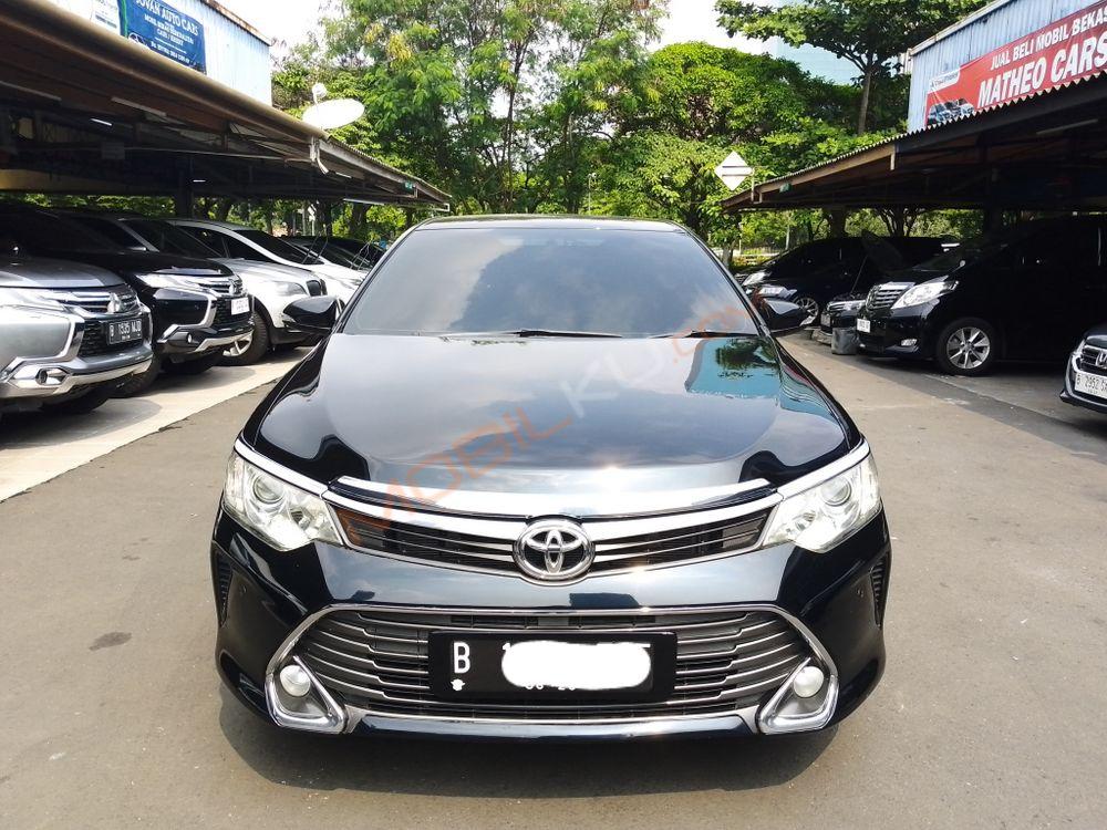 Mobil Toyota Camry 2015