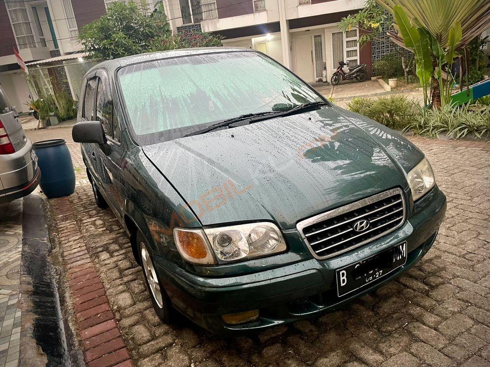 Mobil Hyundai Trajet 2001