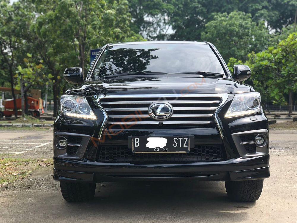 Mobil Lexus LX 2010