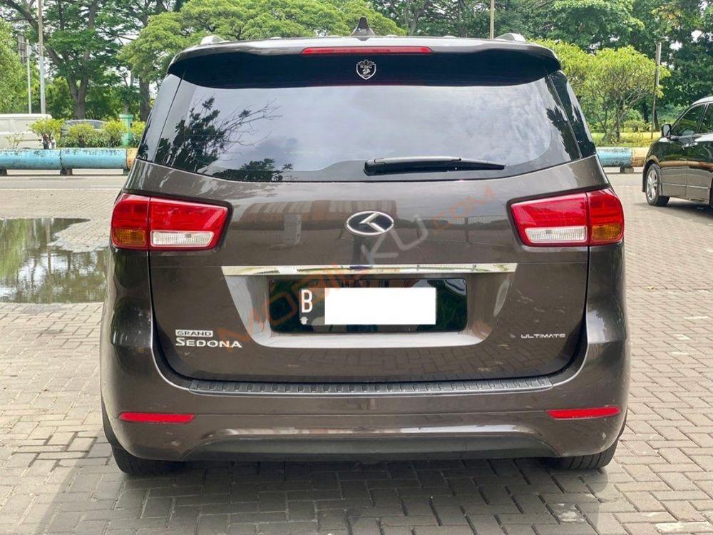 Mobil Kia Sedona 2017