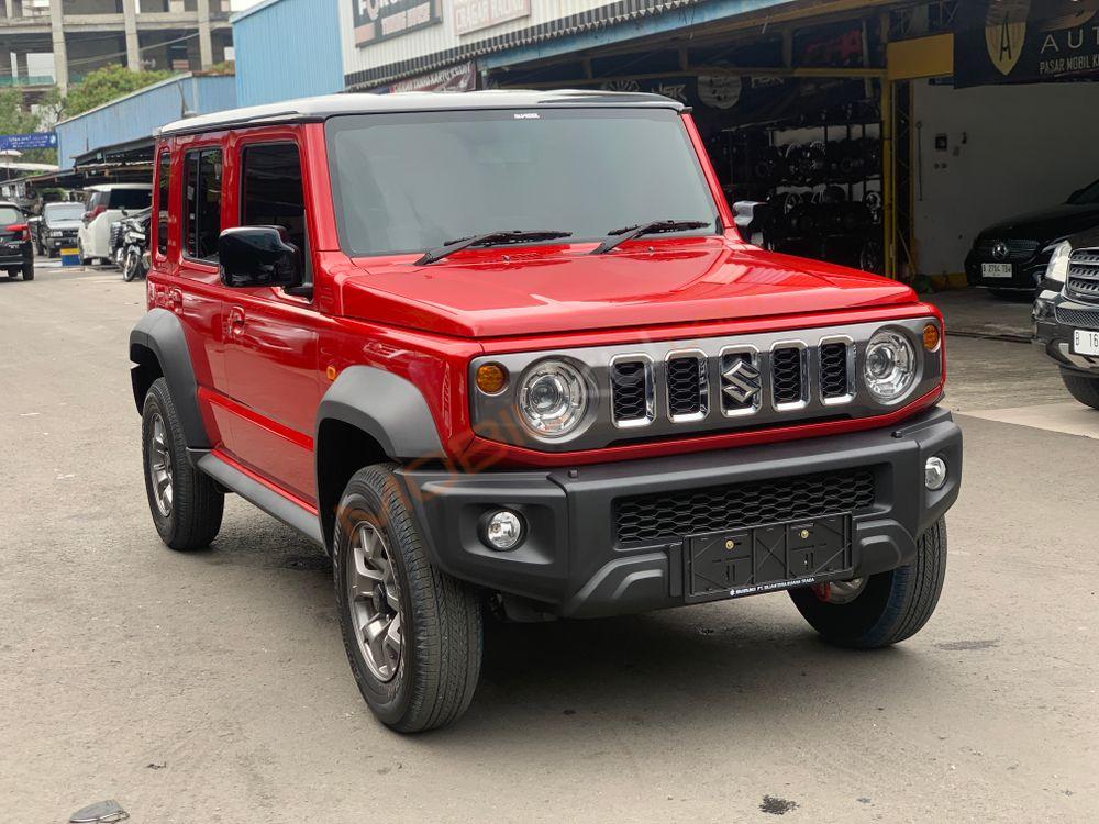 Mobil Suzuki Jimny 2023