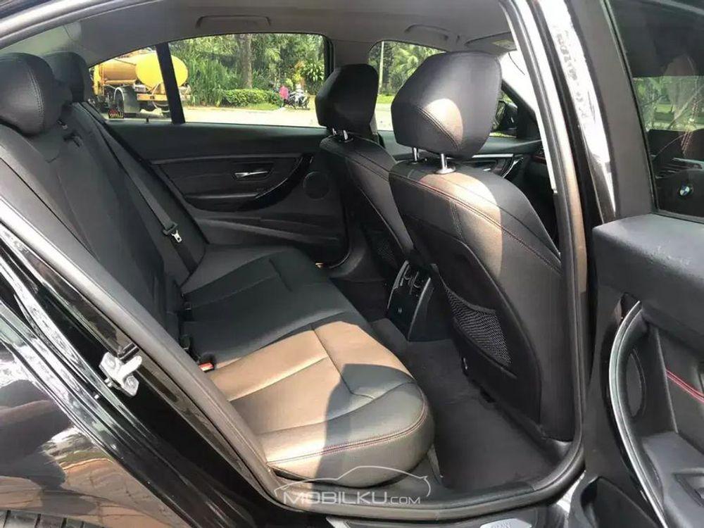Mobil BMW 3 Series 2015