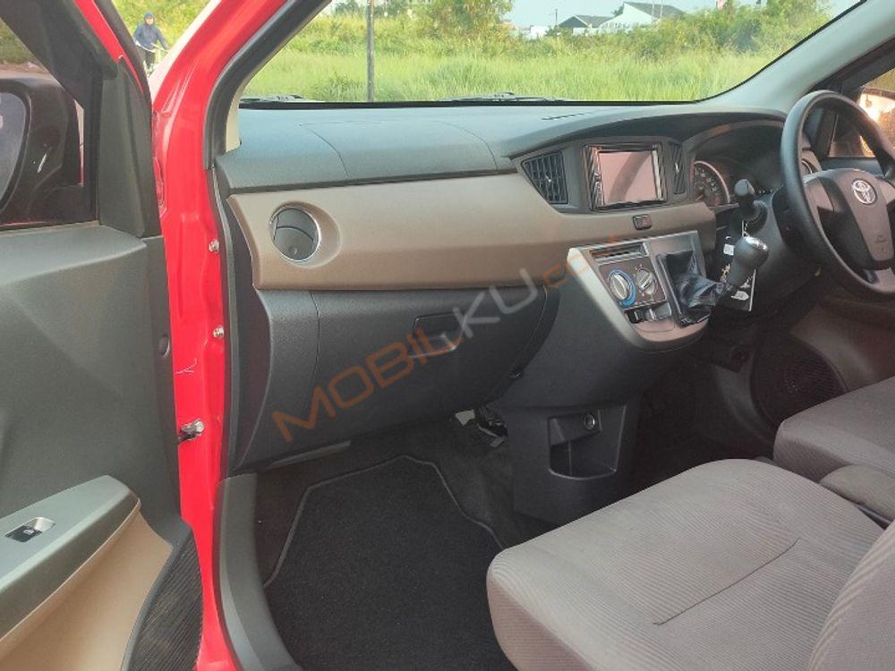 Mobil Toyota Calya 2017