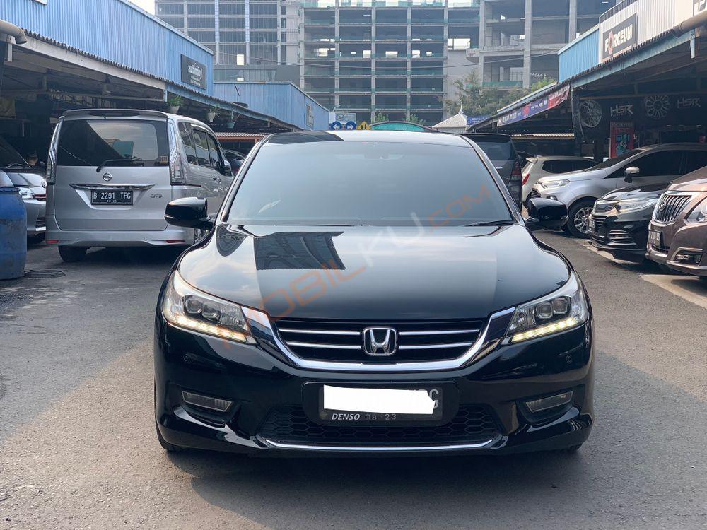 Mobil Honda Accord 2013