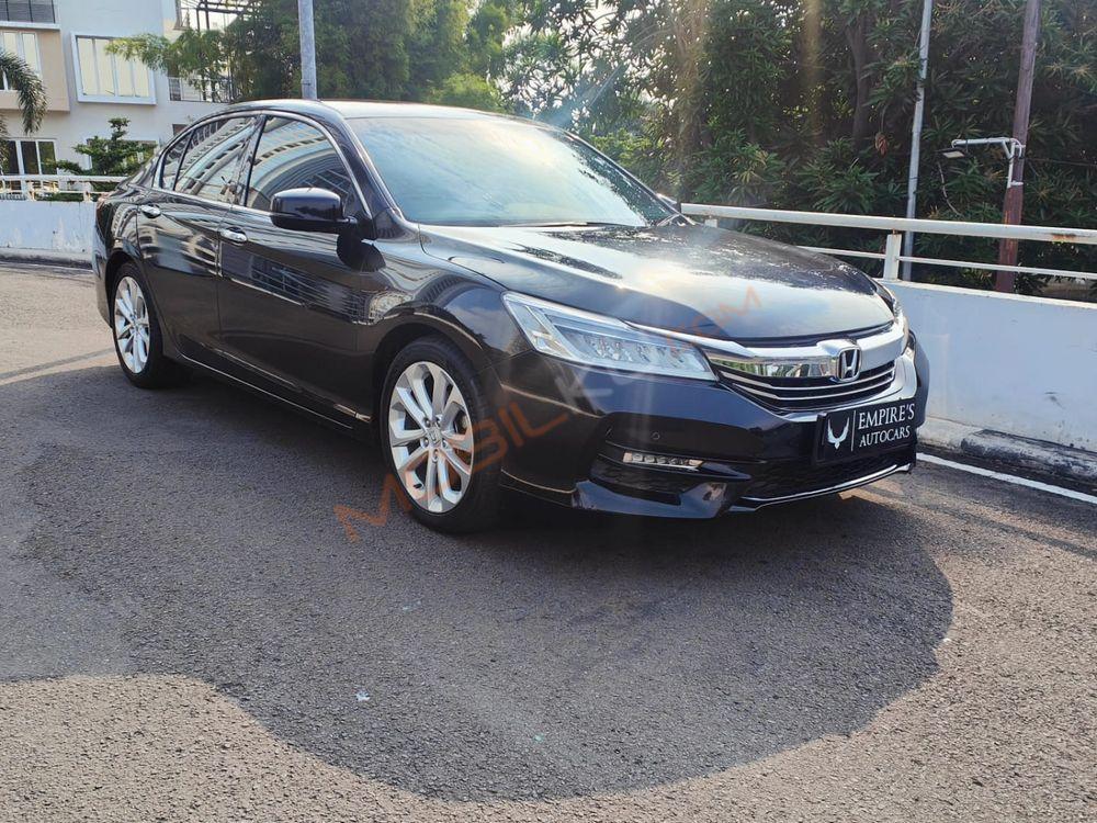 Mobil Honda Accord 2017