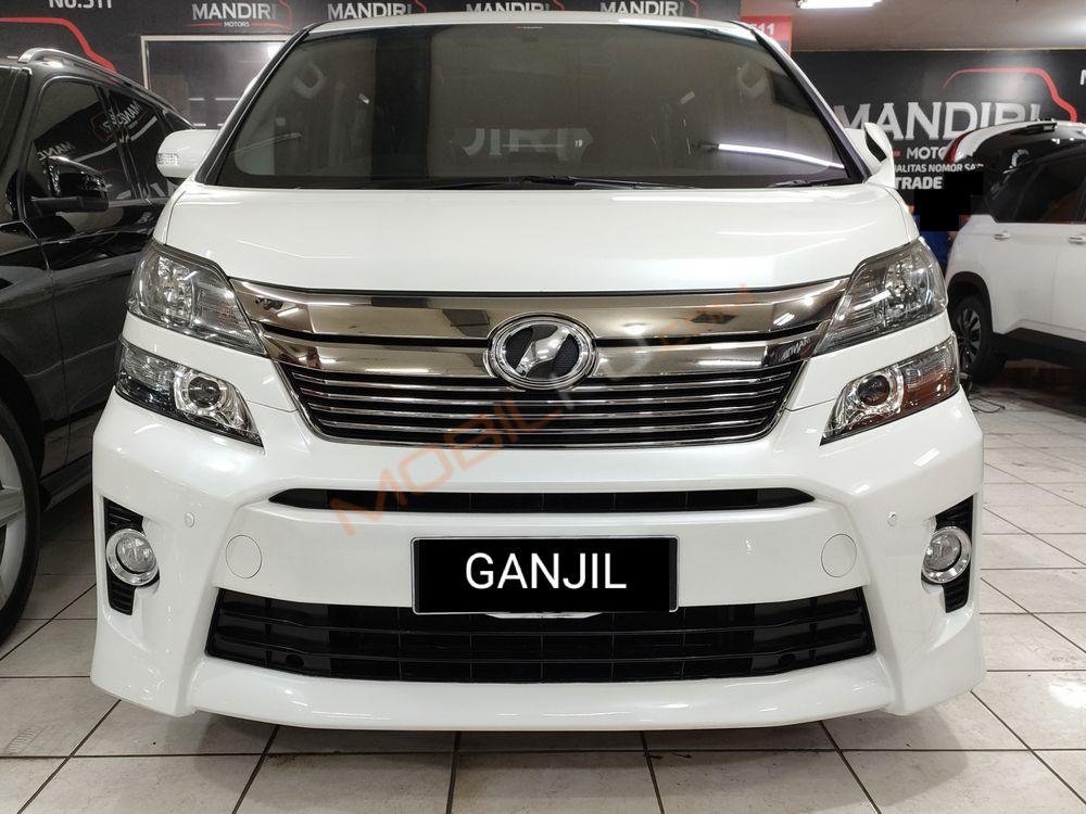 Mobil Toyota Vellfire 2012