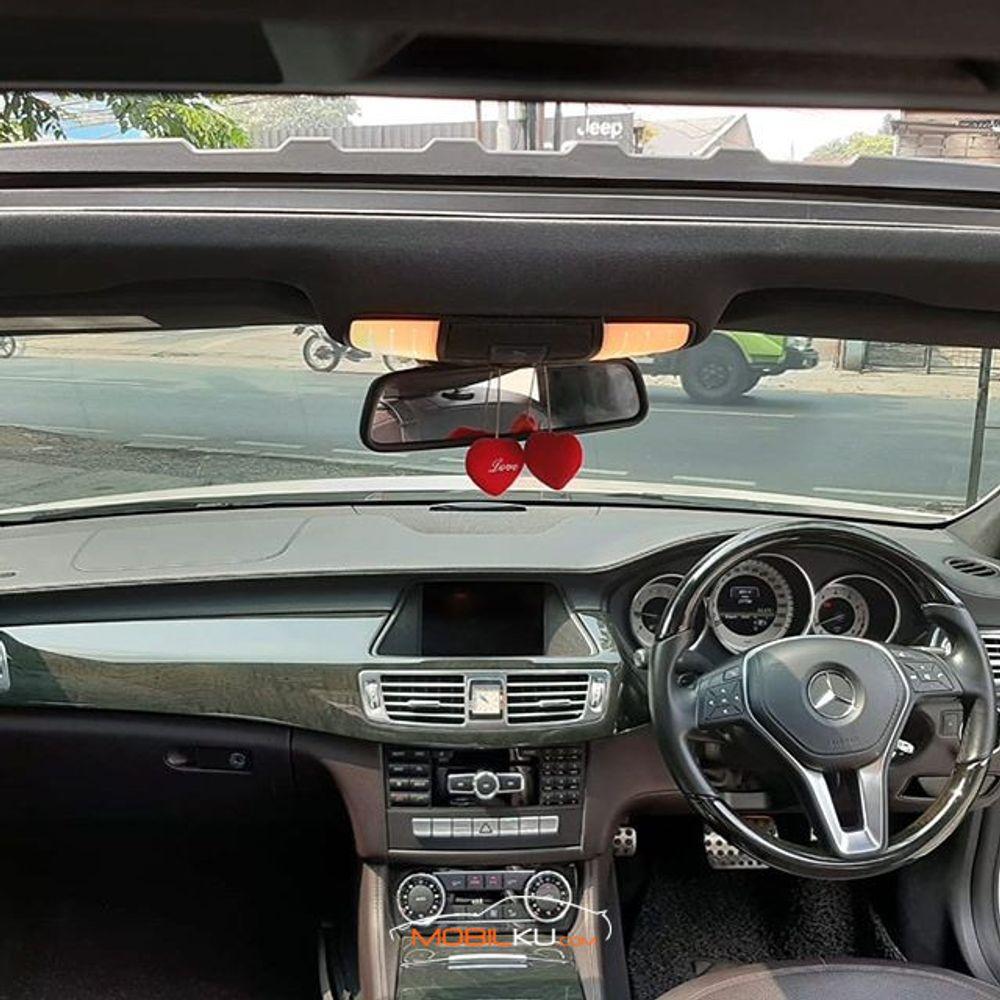 Mobil Mercedes-Benz CLS 2013