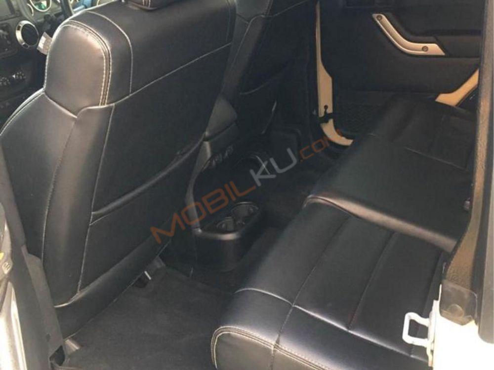 Mobil Jeep Wrangler 2011