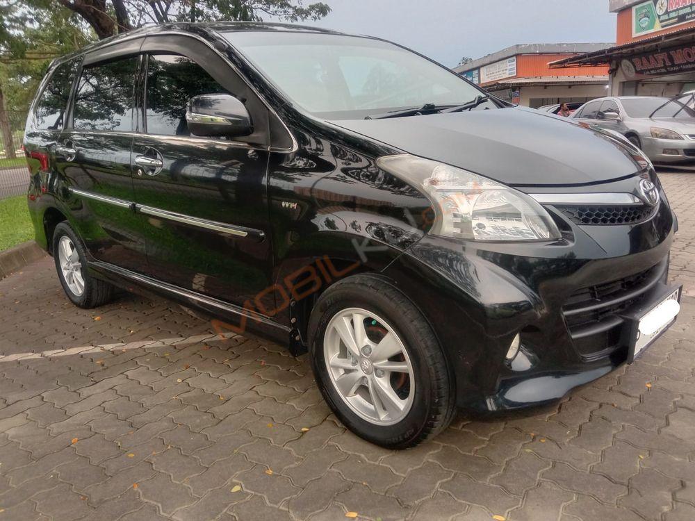 Mobil Toyota Avanza 2014