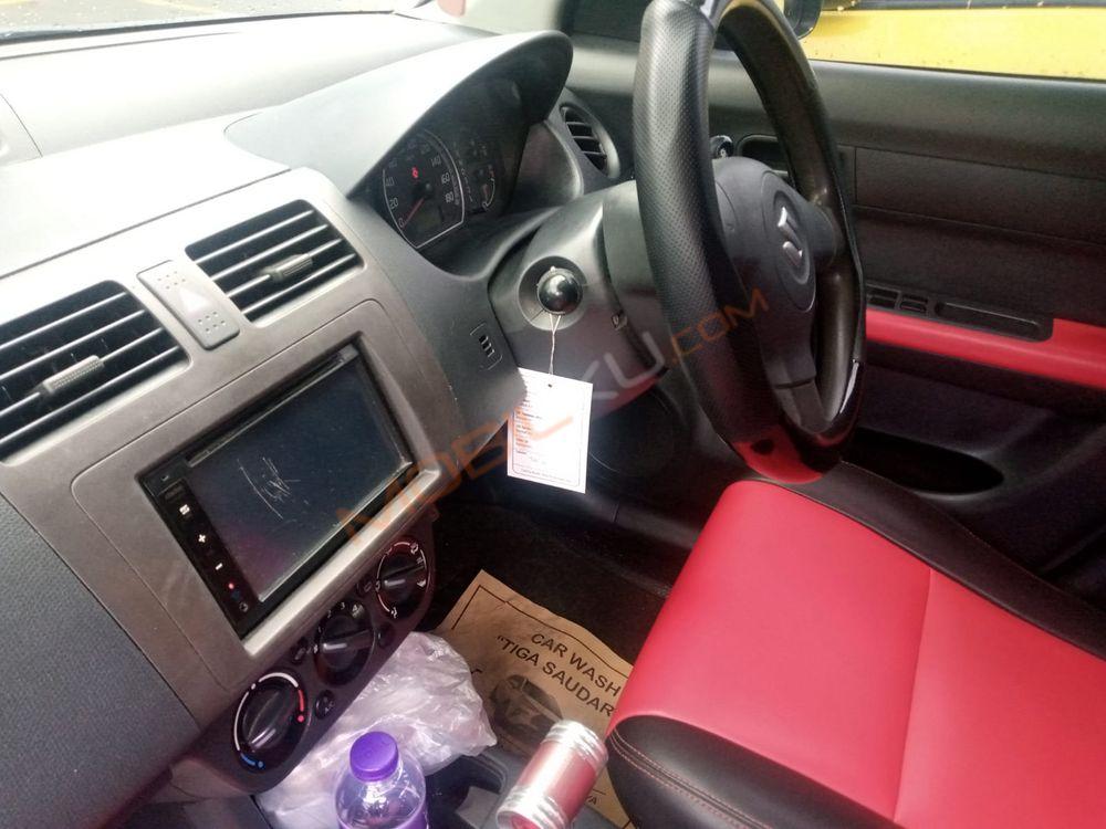 Mobil Suzuki Swift 2010