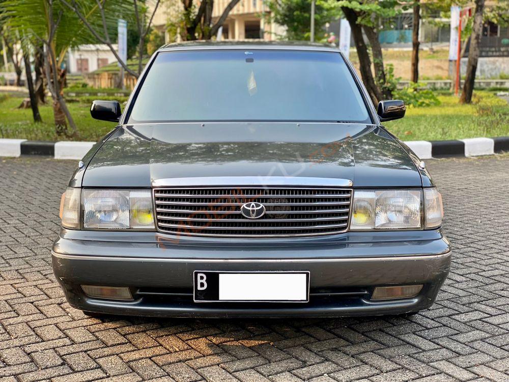 Mobil Toyota Crown 1995