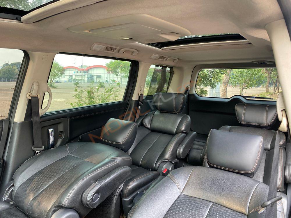 Mobil Nissan Elgrand 2013