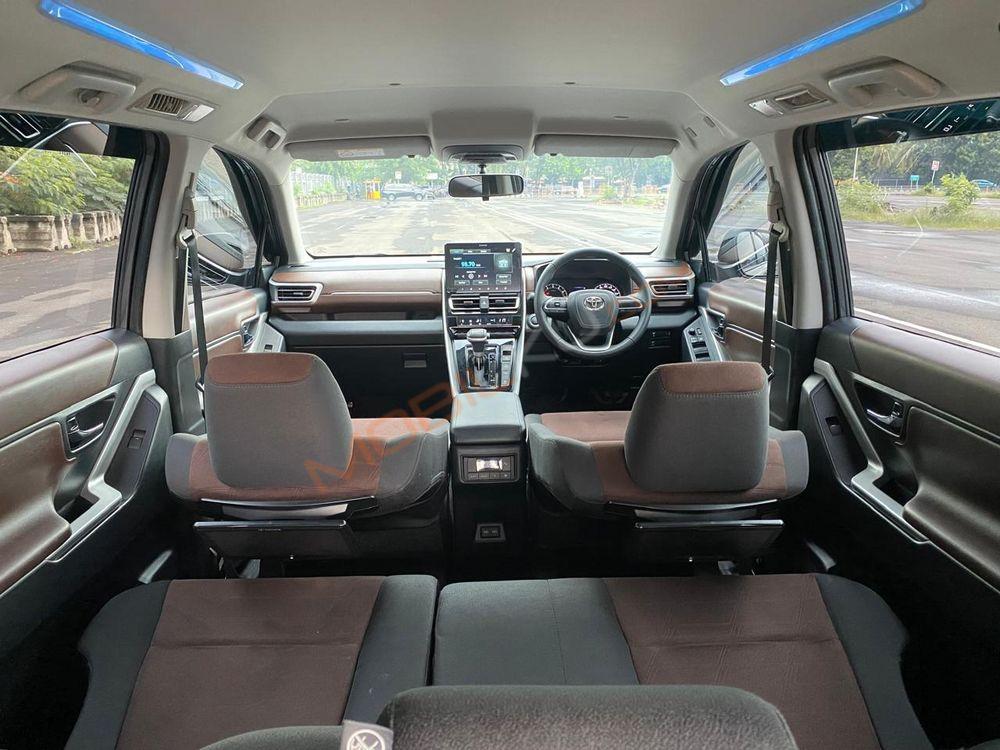 Mobil Toyota Kijang Innova 2024